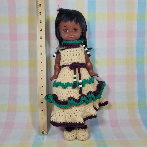 Vintage Native indigenous doll Regal Toy Canada open close eyes crochet dress - Picture 5 of 5